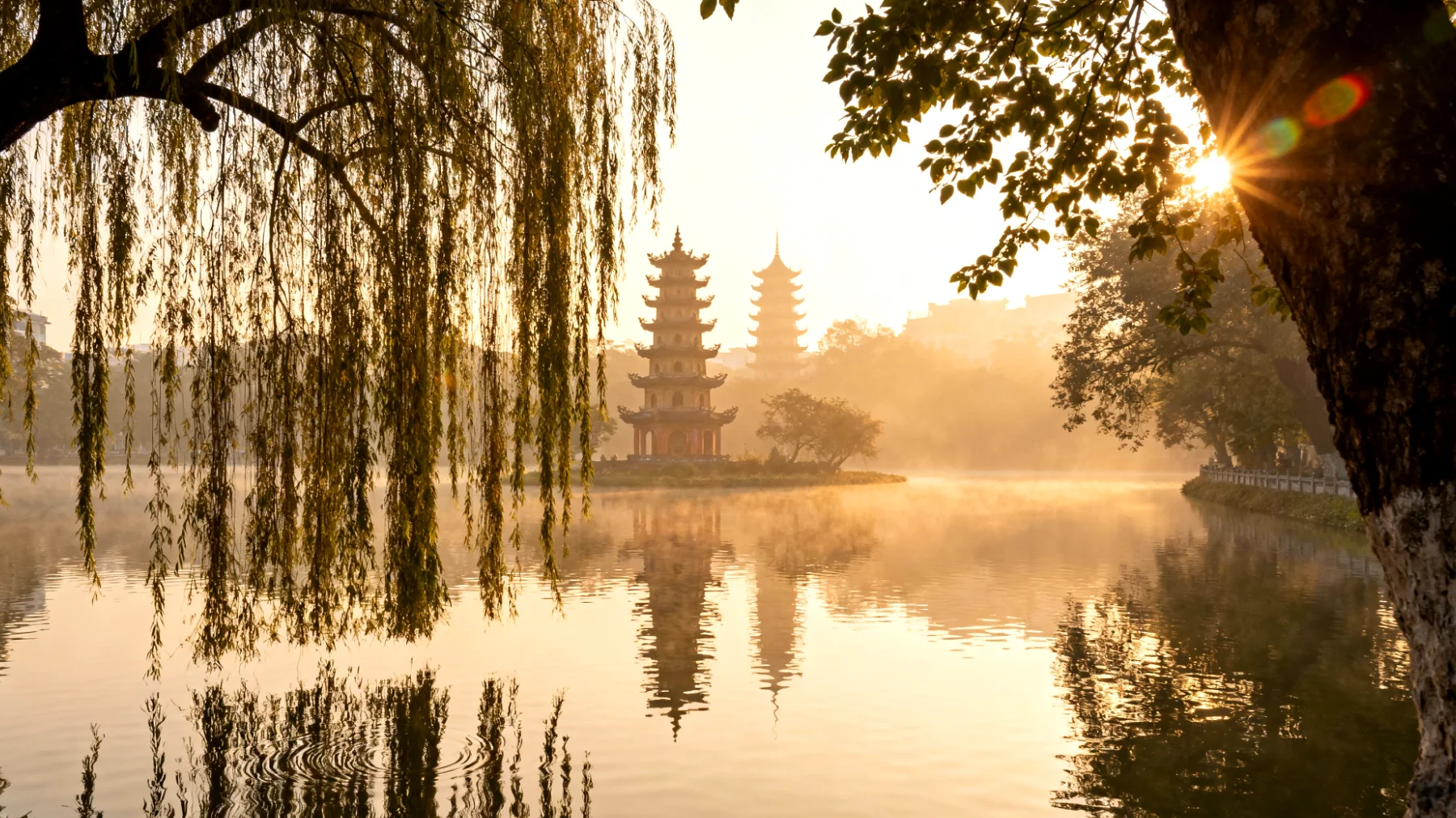 Lago Hoan Kiem e Hanoi"
