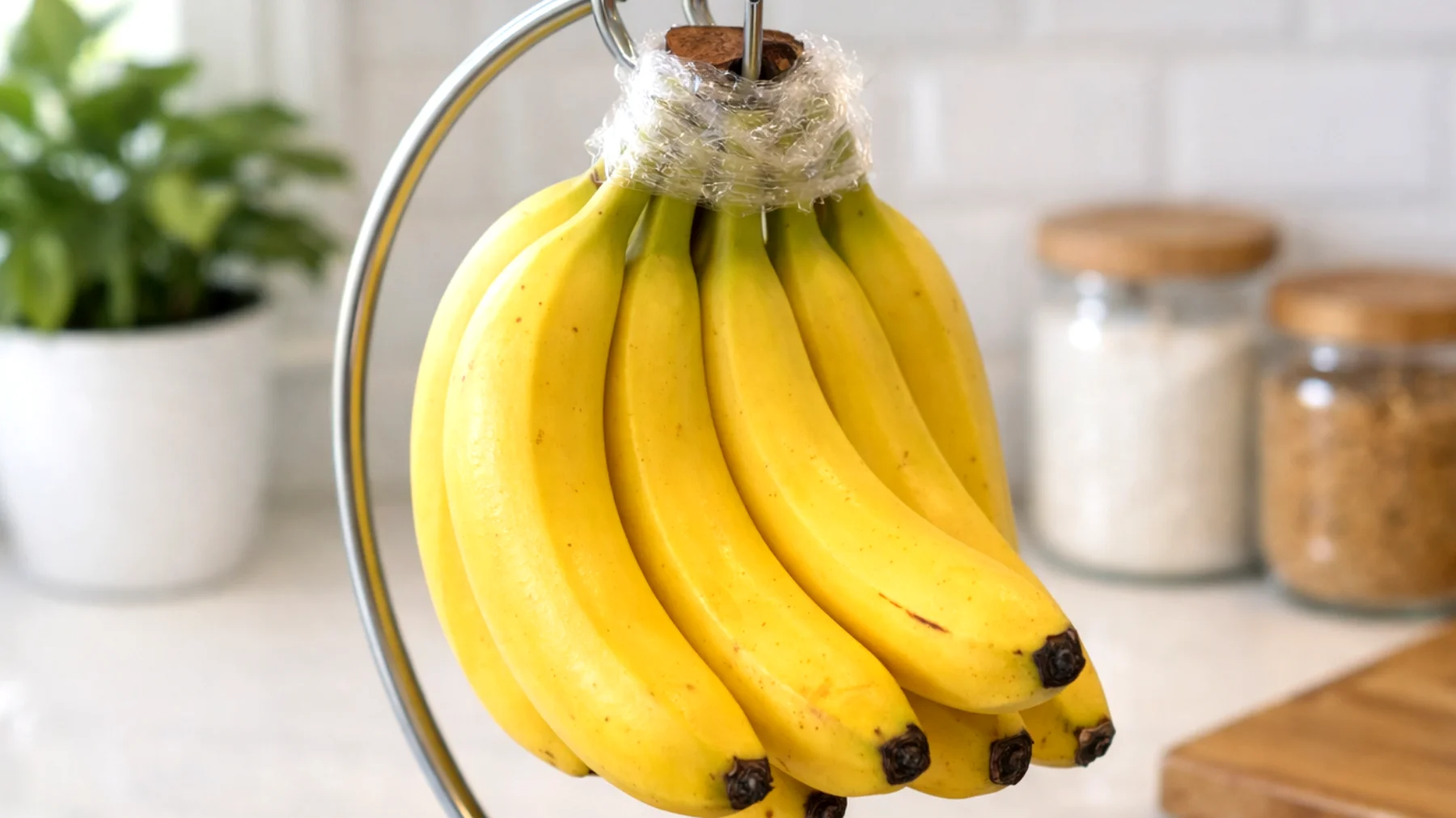 Come conservare le banane in casa per evitare che anneriscano troppo velocemente e farle durare più a lungo, rubando i trucchi utilizzati dai chef professionisti"